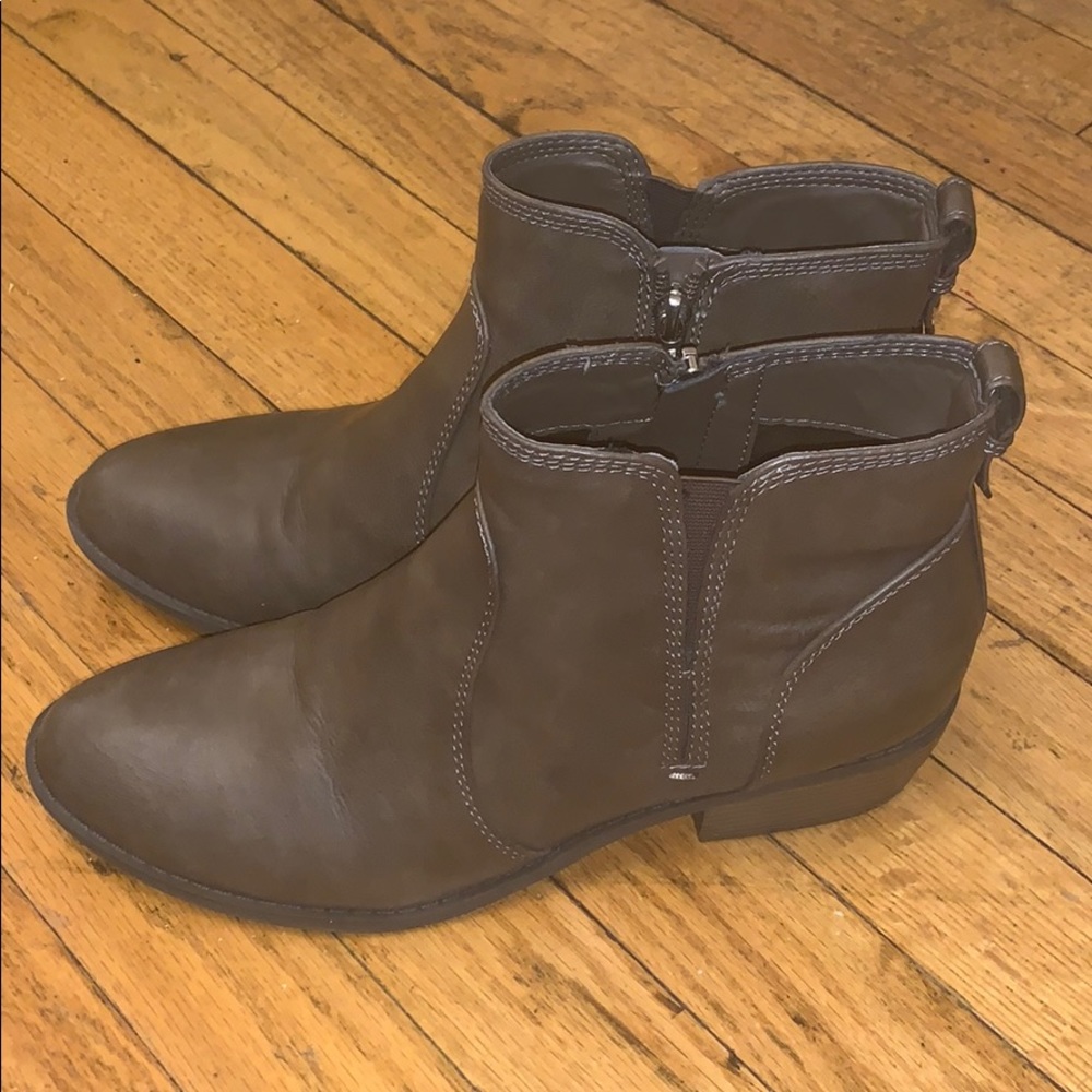 G BY GUESS brown boots